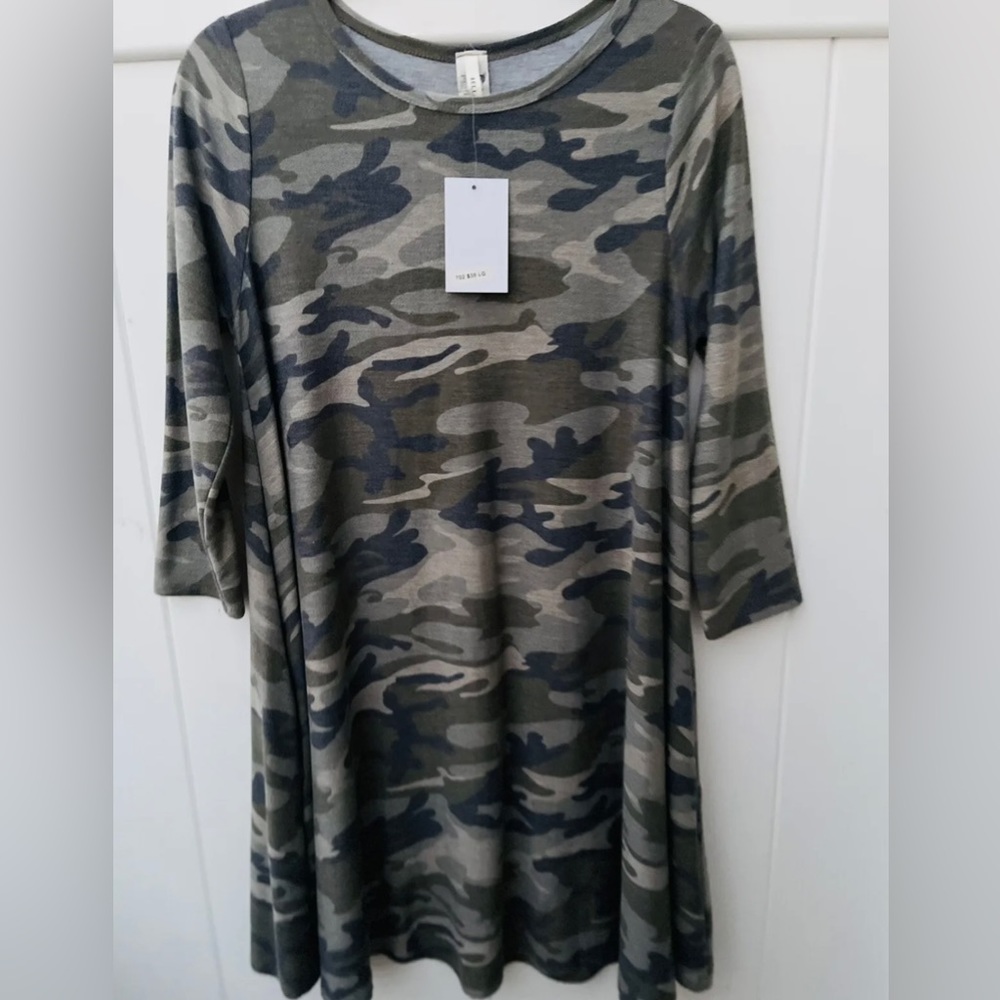 Bellamie Large Green Camo T-shirt with Pockets NWT